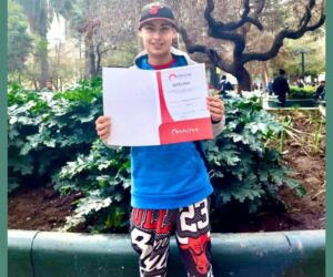 Joven participante del Programa Candelaria Apoya para la vida interdependiente se gradúa de curso de Barbería