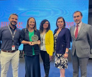 Francisca Díaz Recibe Premio como finalista de Iniciativa Nuevos Héroes de Caja Los Héroes